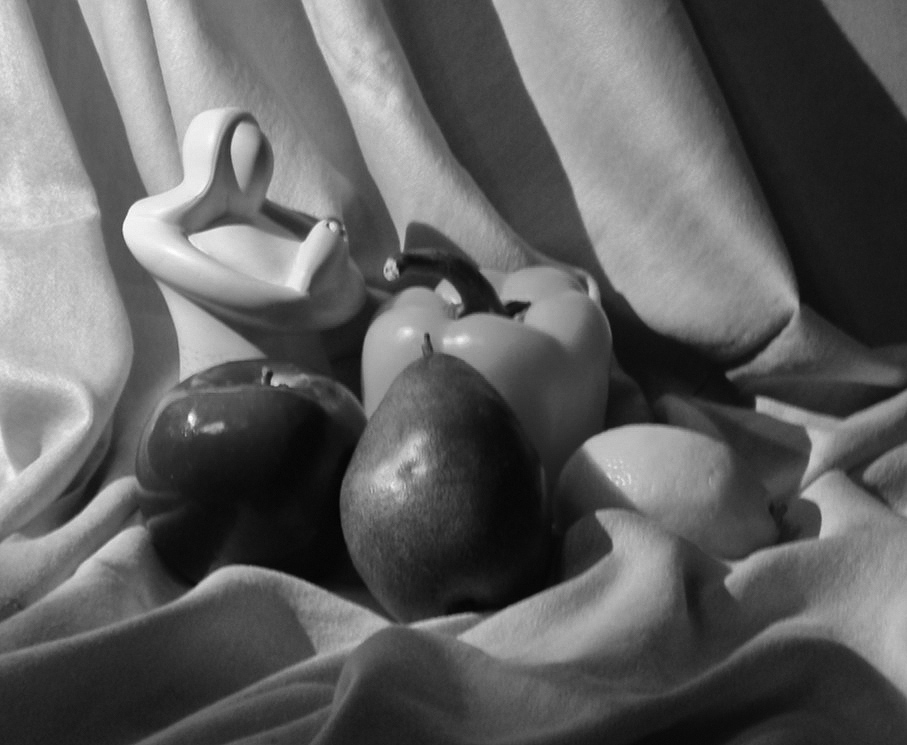 Fruit-black_white